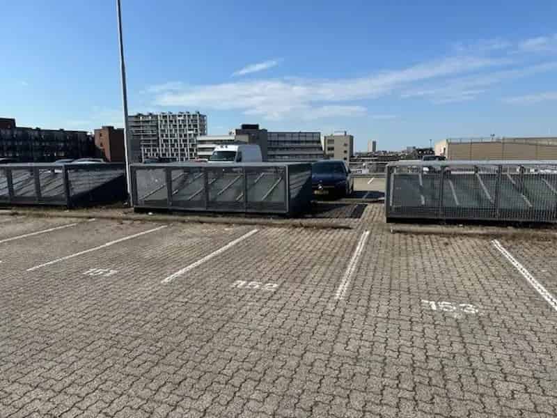 Parkeerplaatsen te Koop Den Haag Laak - Hoog Rendement