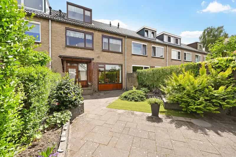 Huis te koop Leidschendam 5 kamers tuin nabij winkels