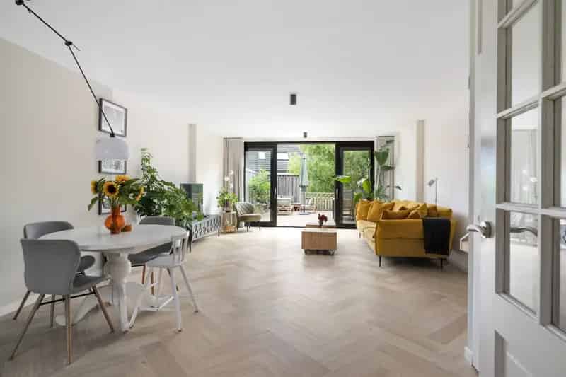 Ruime 5-kamer Tussenwoning aan het Water Rotterdam