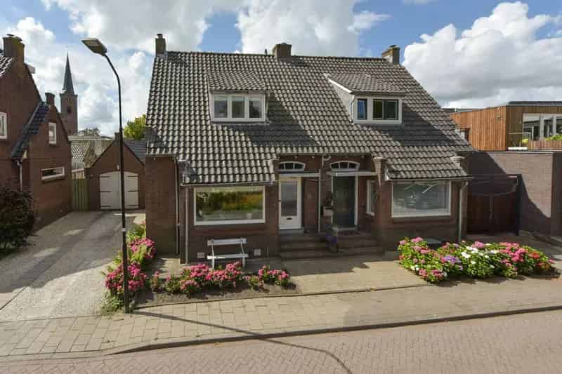 Jaren 30 woning te Mijdrecht: Gemeentelijk monument met tuin