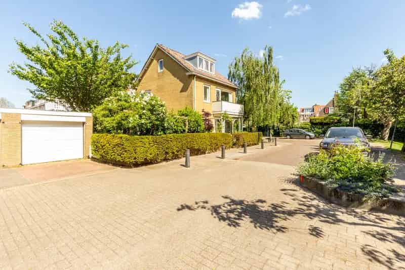Vrijstaand Huis Heemstede: Ruime Tuin, Garage & 4 Slaapkamers