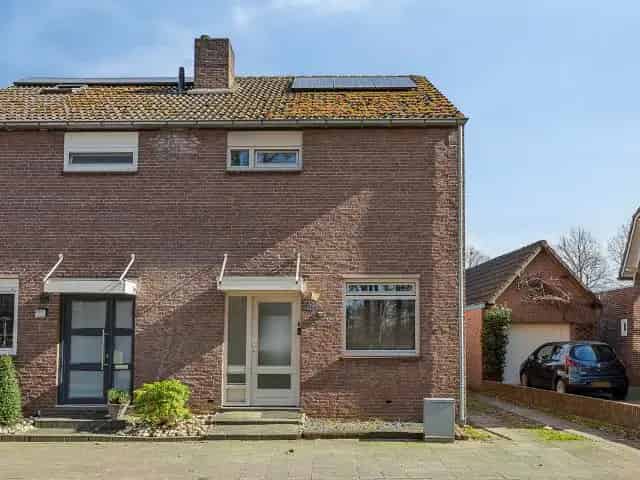 Halfvrijstaande woning Roermond 4 slaapkamers garage tuin