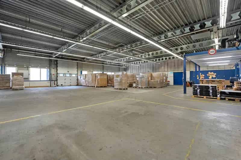 Bedrijfshal Hoogeveen 6403m2 te huur