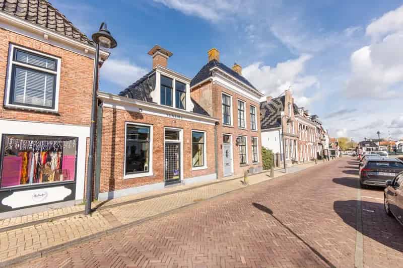 359m2 pand Makkum: Wonen & Werken, Appartementen of Grote Woning