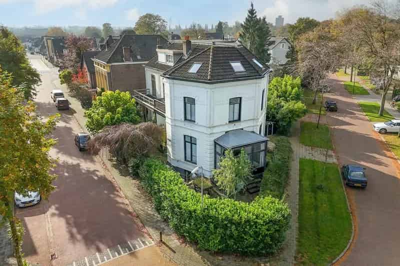 Herenhuis Velp 6 slaapkamers bedrijf aan huis 314m²