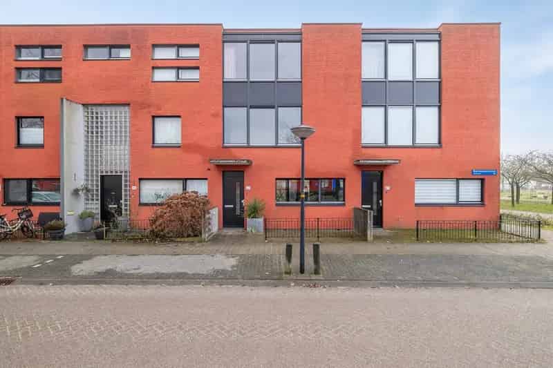 Huis te koop Almere Buiten: Ruime gezinswoning met luxe tuin