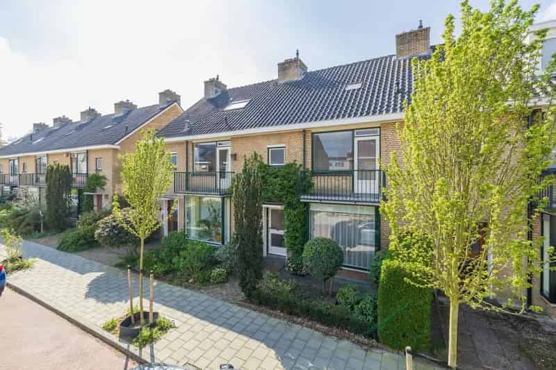 5 Slaapkamers Huis te Koop Oegstgeest Grote Garage Tuin