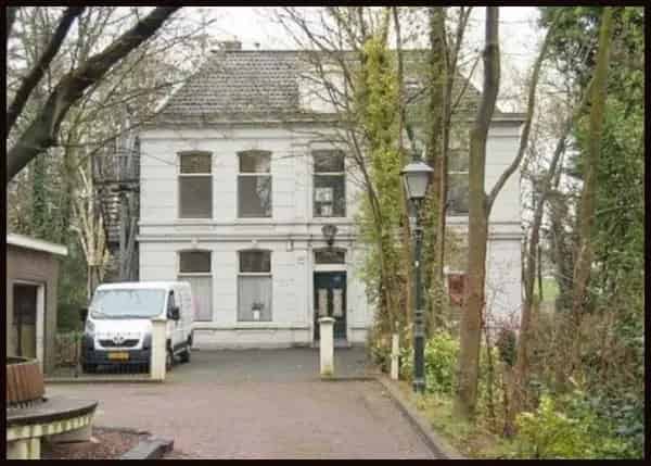 Luxe Studio Rotterdam Ijsselmonde Prive Parkeerplaats