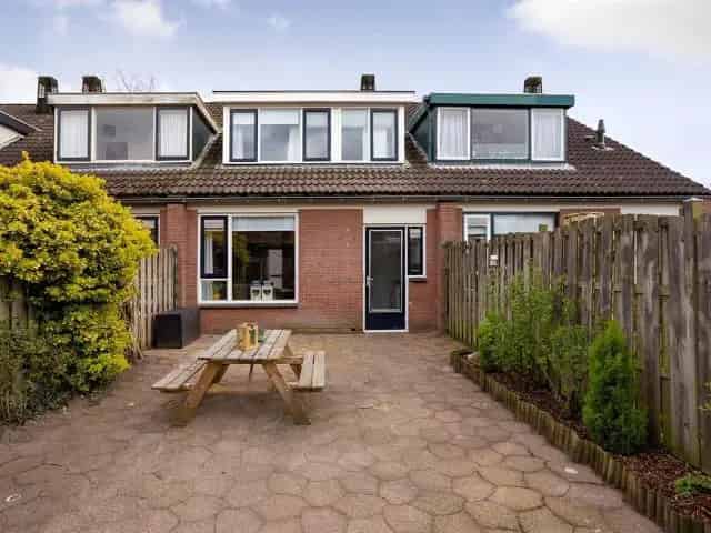 Tussenwoning Apeldoorn: Ruime woning in kindvriendelijke buurt