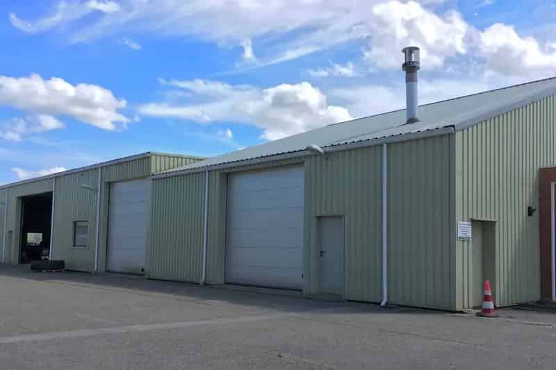 Bedrijfshal Haulerwijk beleggingspand met landhuis te koop