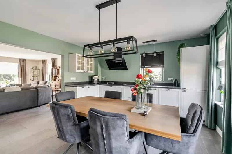 Huis te koop Pannerden: Luxe villa met veranda en tuin