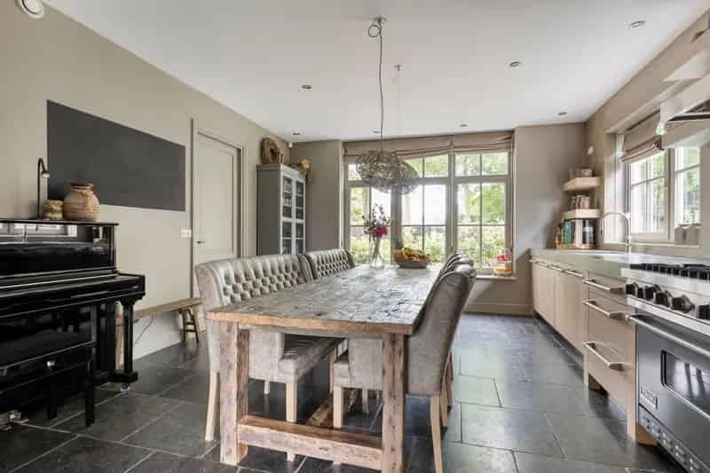 Luxe Villa met Zwembad te Koop in Roosendaal