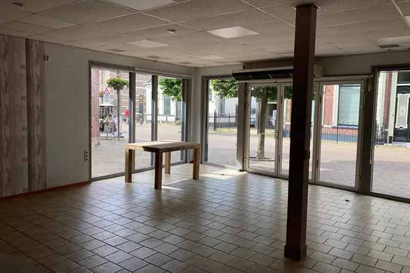 Winkelpand met 2 Appartementen te Koop in Joure