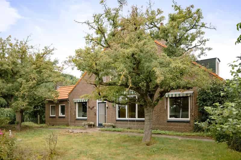 Woonboerderij Schalkhaar  Grote Deel Multifunctioneel  2000m2