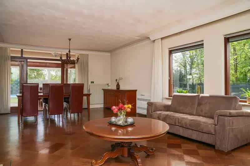 Royale vrijstaande woning met 7 slaapkamers en zwembad te Schijndel