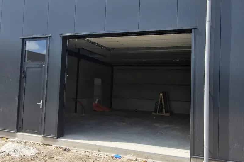 Bedrijfshal te koop of te huur Emmen 164m2