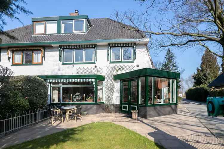 Tweekapper Soest 5 slaapkamers zwembad 3 appartementen stalling 54 zonnepanelen