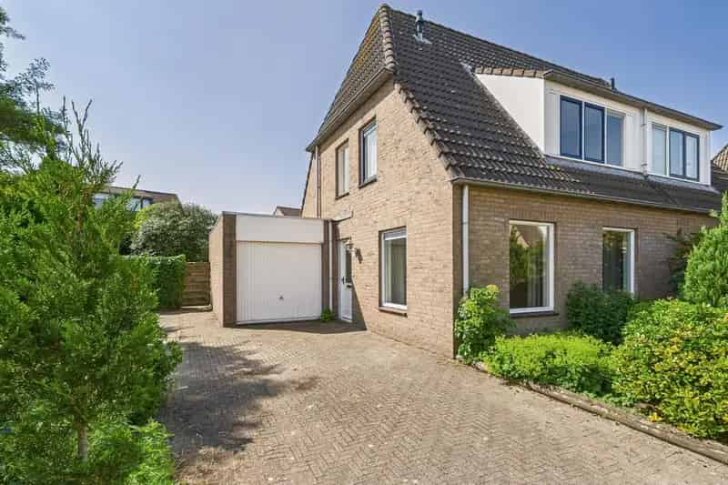 Ruime 2-onder-1-kapwoning Terneuzen met Garage en Moderne Keuken