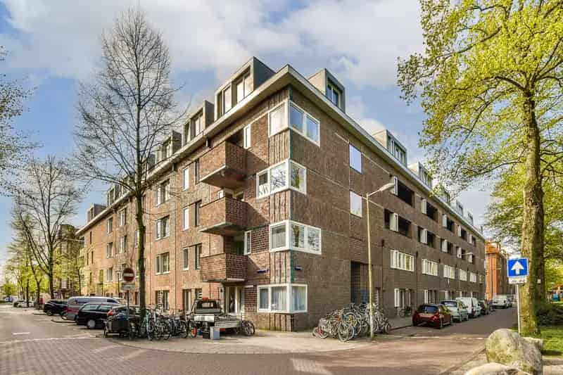 Amsterdam Oost: Luxe 2-kamer appartement met balkon en parkeerplaats