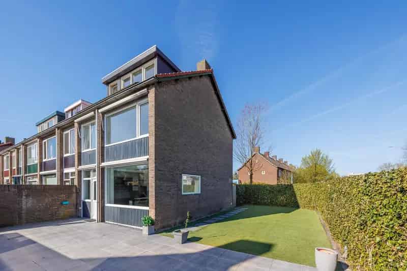 Moderne Hoekwoning Nijmegen Hees Royale Tuin Garage Zonnepanelen