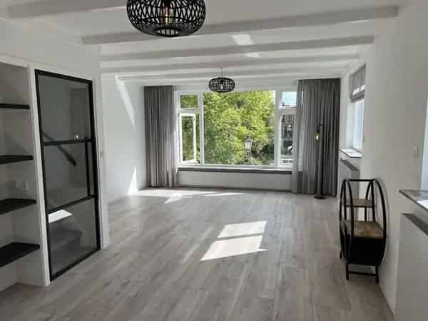Bovenwoning Hoorn te huur: 4 slaapkamers, luxe keuken, ruim dakterras
