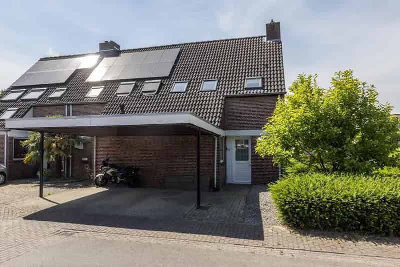 Half Vrijstaand Huis Beijlkensweg 4 Slaapkamers Tuin Carport
