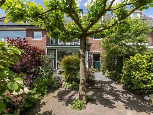 Ruime eengezinswoning te koop in Bussum