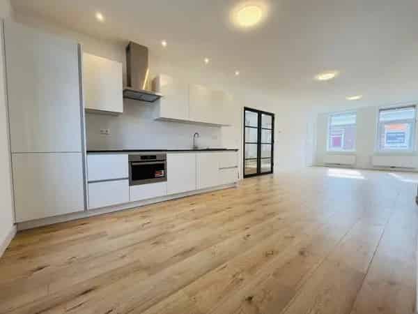 Te Huur: 4 Slaapkamers Bovenwoning Zeeheldenkwartier