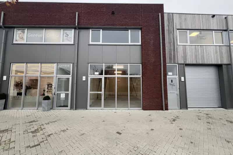Bedrijfshal Zoetermeer te huur of te koop 144m2