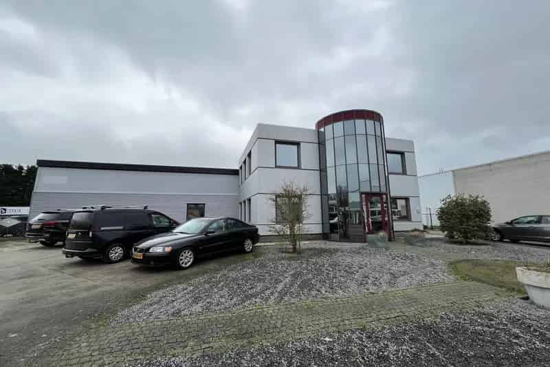 Bedrijfshal te Huur Etten Leur 725m2 Kantoorruimte Parkeergelegenheid