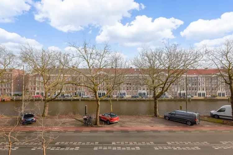 Amsterdam Nassaukade: Licht 3-kamerappartement 71m² met authentieke details