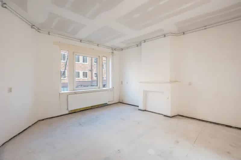 Amsterdam Appartement te Koop - Balkon - Veel Potentie - Kluswoning