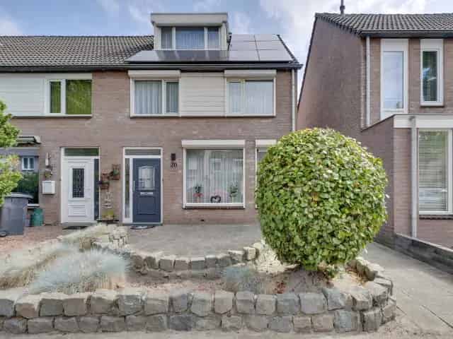 Ruime Hoekwoning Eindhoven: Dubbele Garage, Zonnepanelen