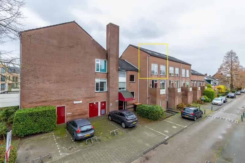 3-Kamer Maisonnette Breda  Ruim Dakterras Eigen Parkeerplaats
