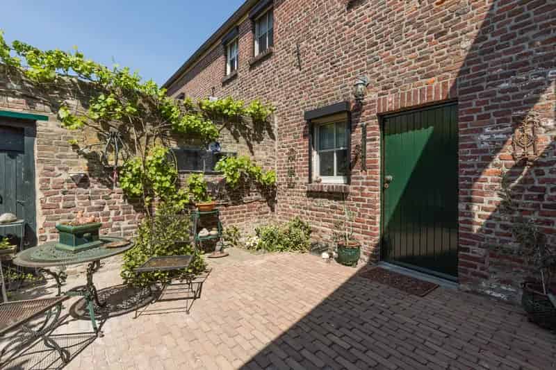 Ruime woning Stevensweert 232m2 Garage Tuin Historisch Dorp
