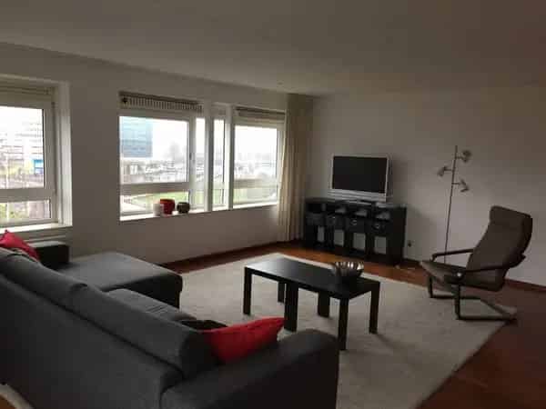 3-kamer Hoekappartement Rotterdam met Parkeerplaats en Uitzicht