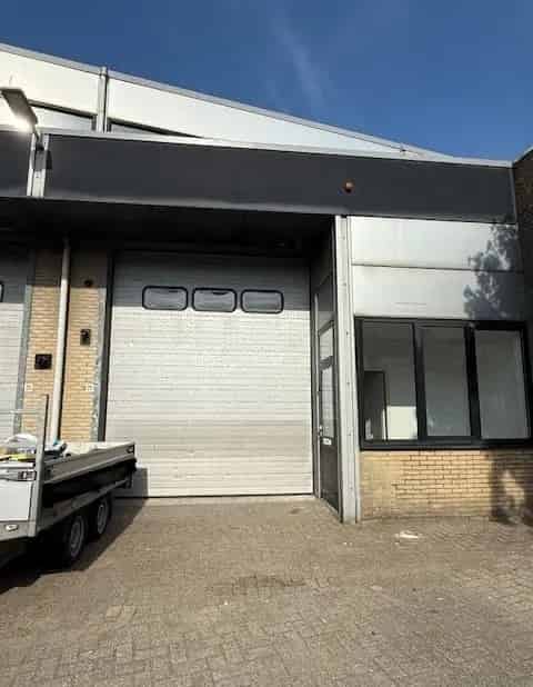 Bedrijfshal Haarlem 132m² te huur Emrikweg
