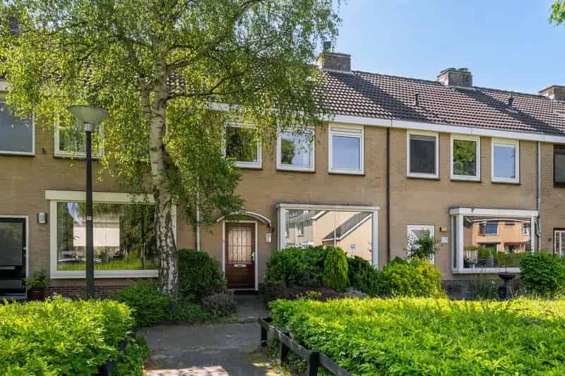 Huis te koop Maassluis: Gezinswoning met garage en tuin