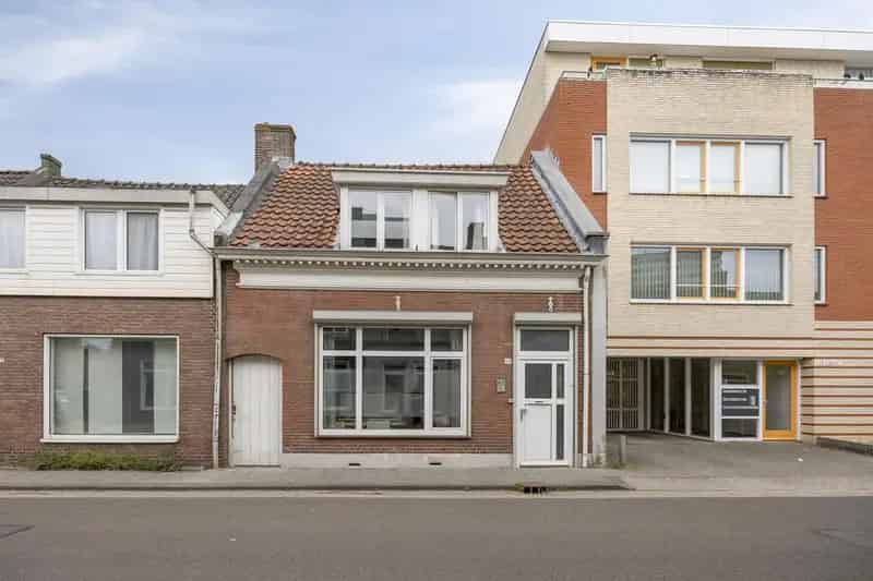 Ruime Stadswoning met Tuin en Geïsoleerde Schuur