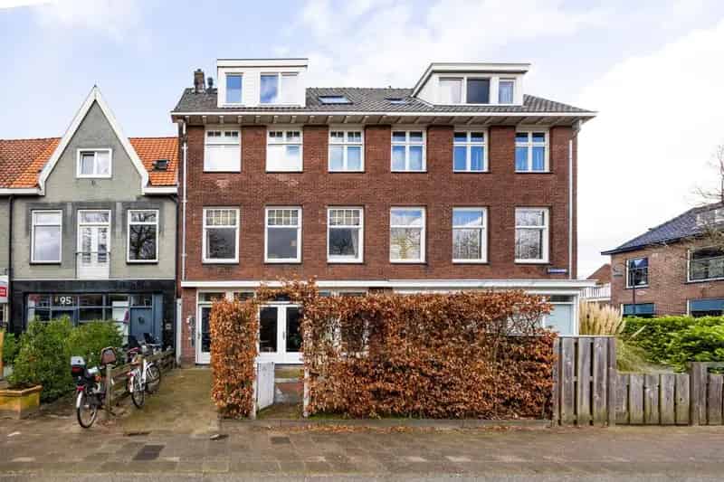Moderne benedenwoning Haarlem nabij NS station en strand