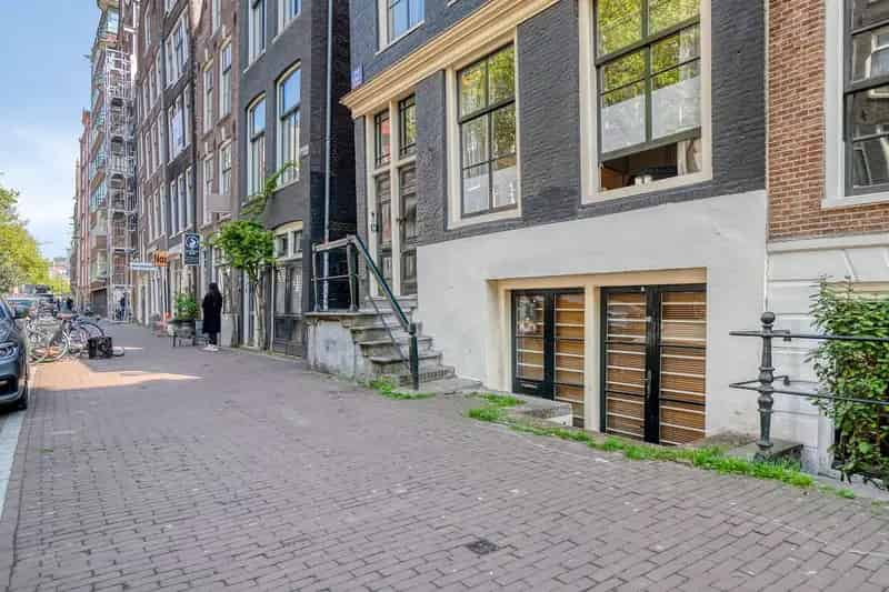 Huis te koop Amsterdam Centrum: 4 woningen, €44.719,08 huurinkomsten