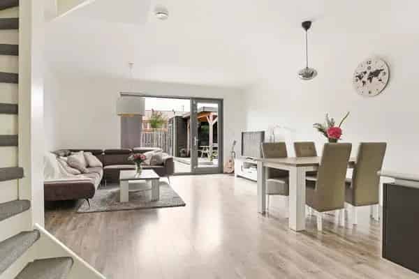 Hoekwoning 126m2 4 slaapkamers tuin berging te huur