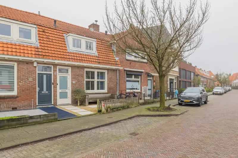Huis te koop Bussum: Instapklare eengezinswoning met tuin