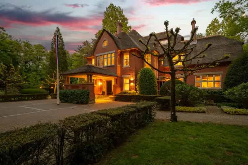 Huis te koop Wassenaar: Luxe villa met zwembad en guesthouse
