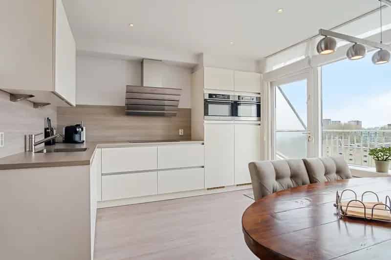 Ruim 3 kamer appartement Zoetermeer boven winkelcentrum Meerzicht