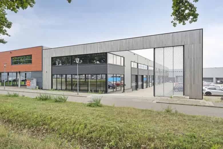 572 m2 bedrijfsruimte te huur in Sittard
