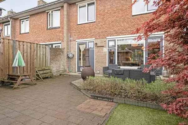 Gezinswoning Roosendaal 3 slaapkamers grote tuin 8 zonnepanelen