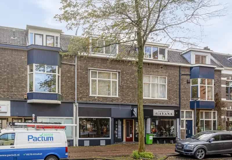 Winkel Deventer Brinkgreverweg: Kantoor Winkel met 2 Appartementen