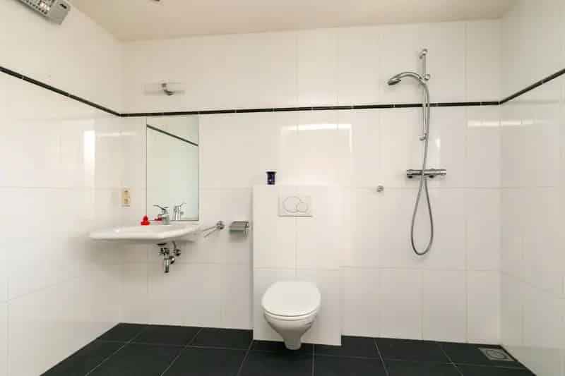 Ruime 2 1 Kapwoning 4 Slaapkamers 3 Badkamers Raamsdonksveer