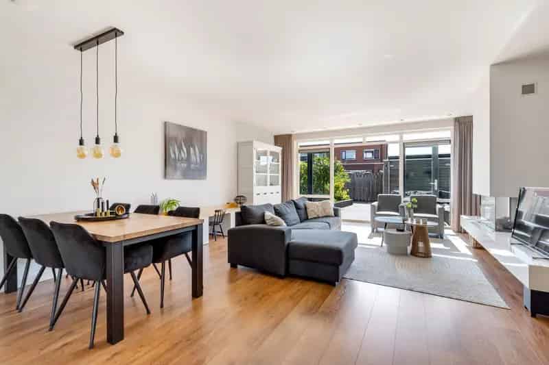Huis te koop Nijkerk: Ruime Eindwoning met Tuin